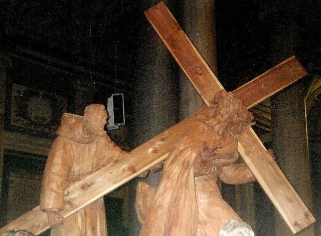The original picture close up of the wooden staue